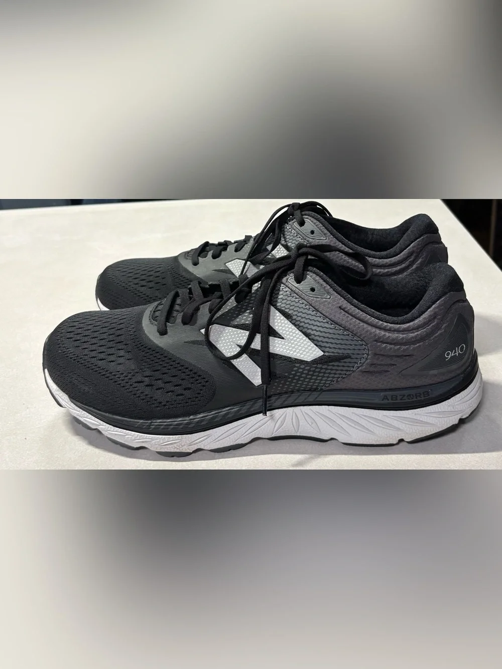 New Balance Black and White Men's Athletic Running Shoes size 11.5
